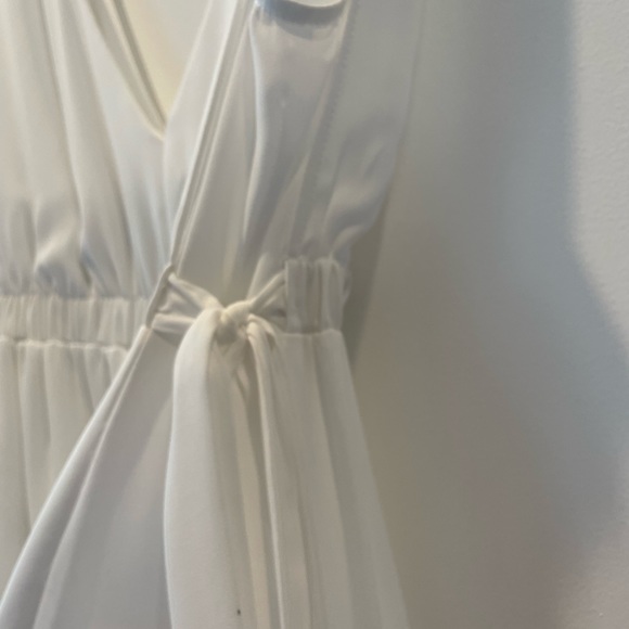 💞3 for $50💞White BCBG Maxazria Blouse - Picture 4 of 9